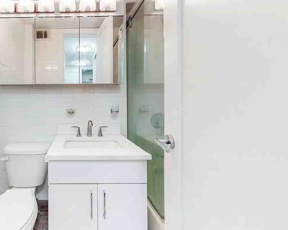 165 E 35th St #2D - Photo 3 of 6