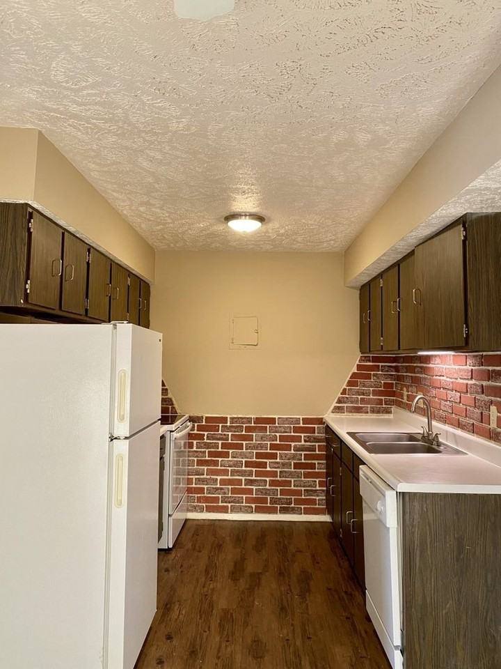 8500 Granville Parkway - Photo 4 of 23