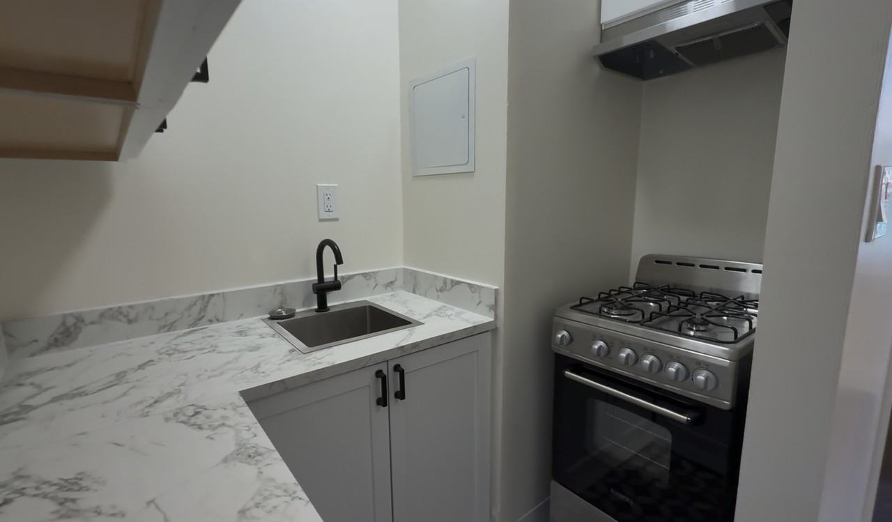 229 S Geneva St #5 - Photo 2 of 5