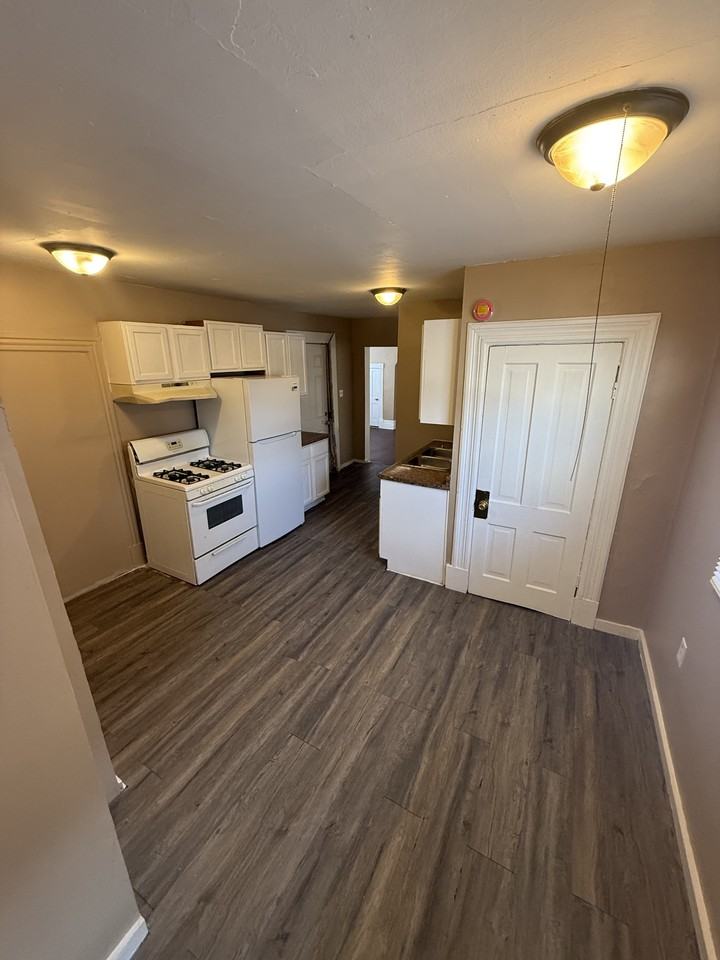 733 Sherburne Ave #1 - Photo 2 of 9