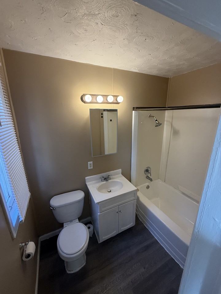 733 Sherburne Ave #1 - Photo 5 of 9