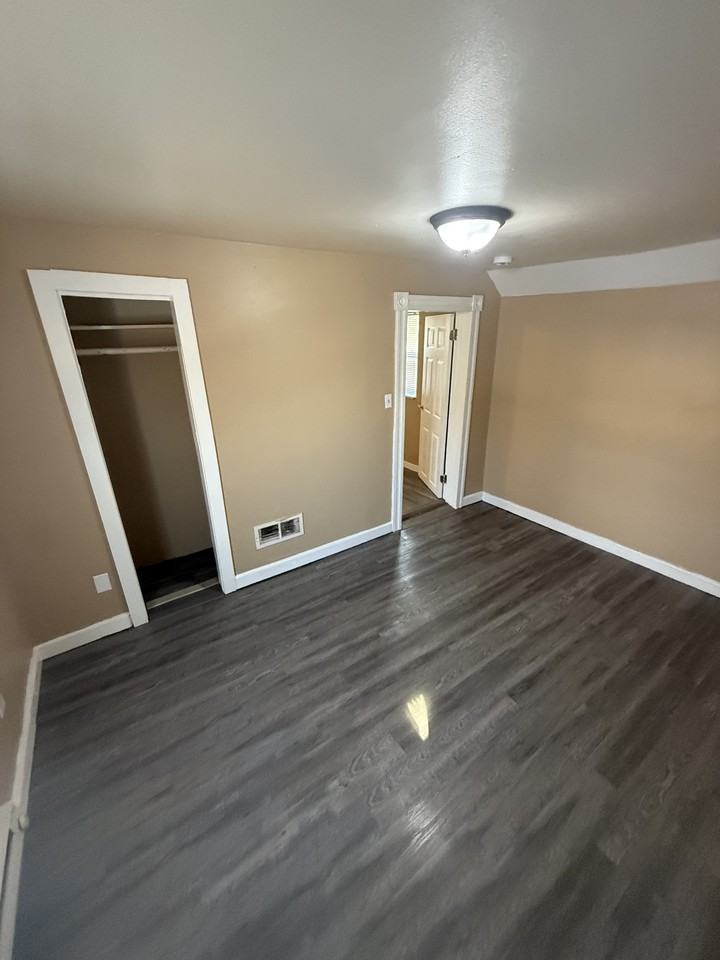 733 Sherburne Ave #1 - Photo 6 of 9