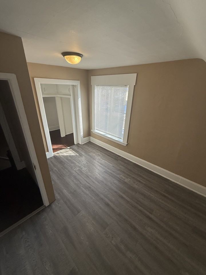 733 Sherburne Ave #1 - Photo 7 of 9