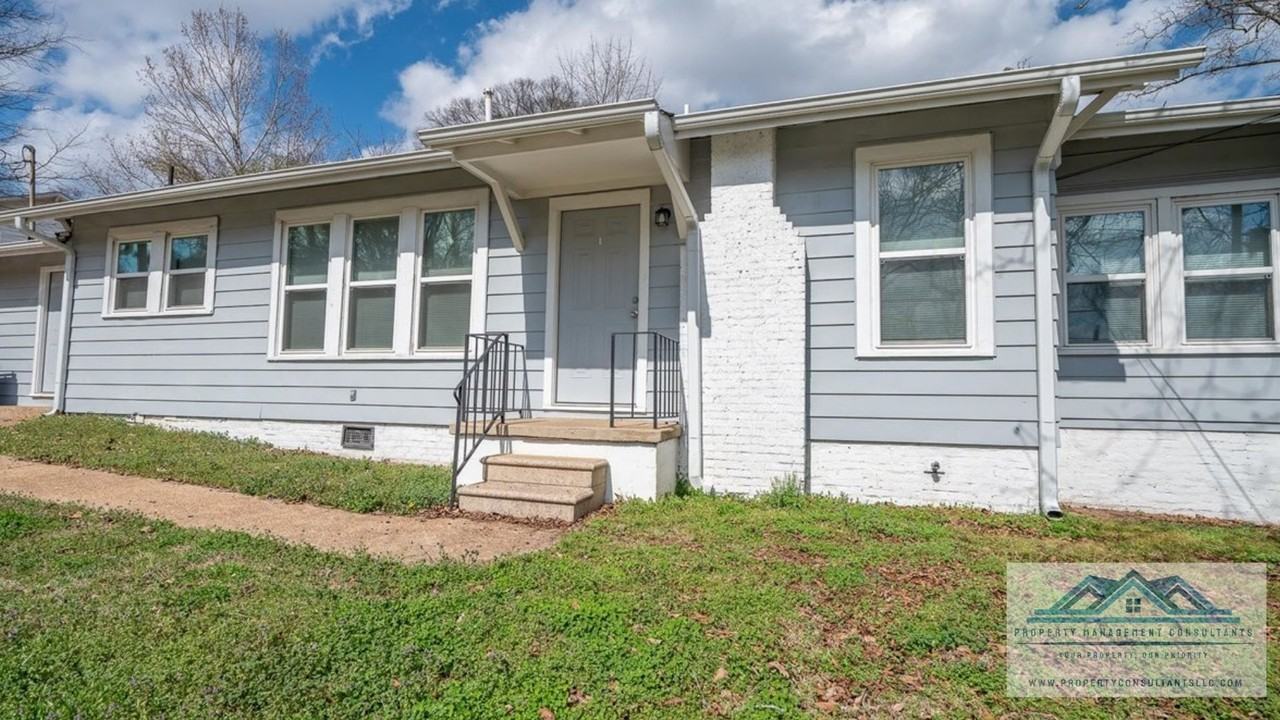 901 Hermitage Dr #1 - Photo 4 of 31