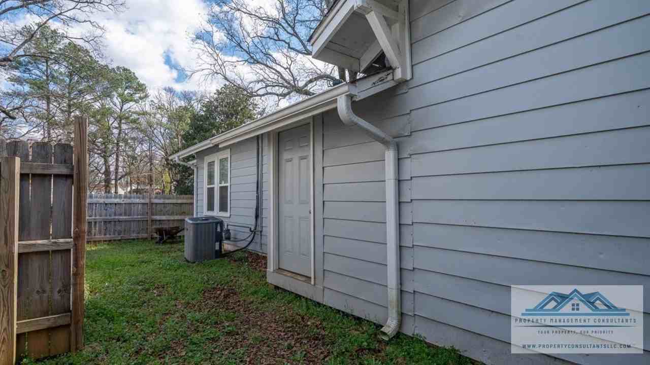 901 Hermitage Dr #1 - Photo 7 of 31