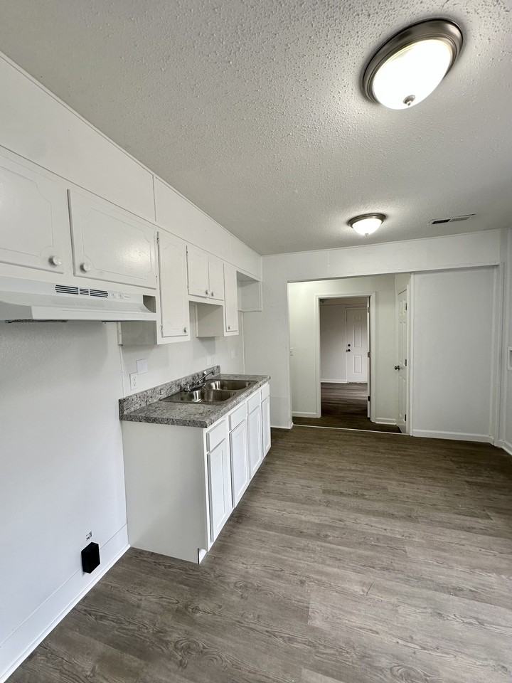 80 Wilkes Cir #1 - Photo 3 of 8