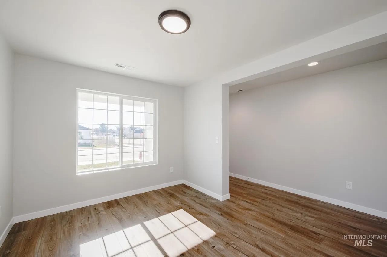 812 Strike Eagle St - Photo 3 of 23