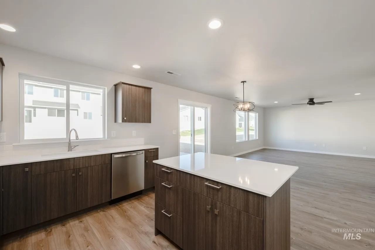 812 Strike Eagle St - Photo 7 of 23