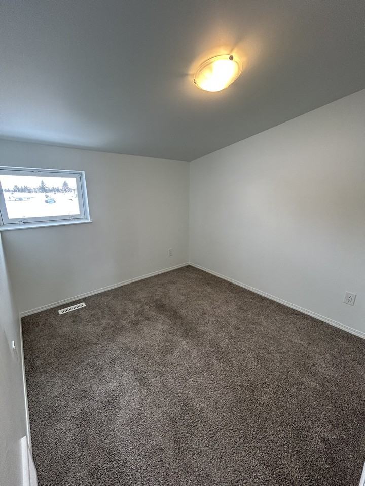 7612 136 Ave Nw Uppr G2 - Photo 6 of 26