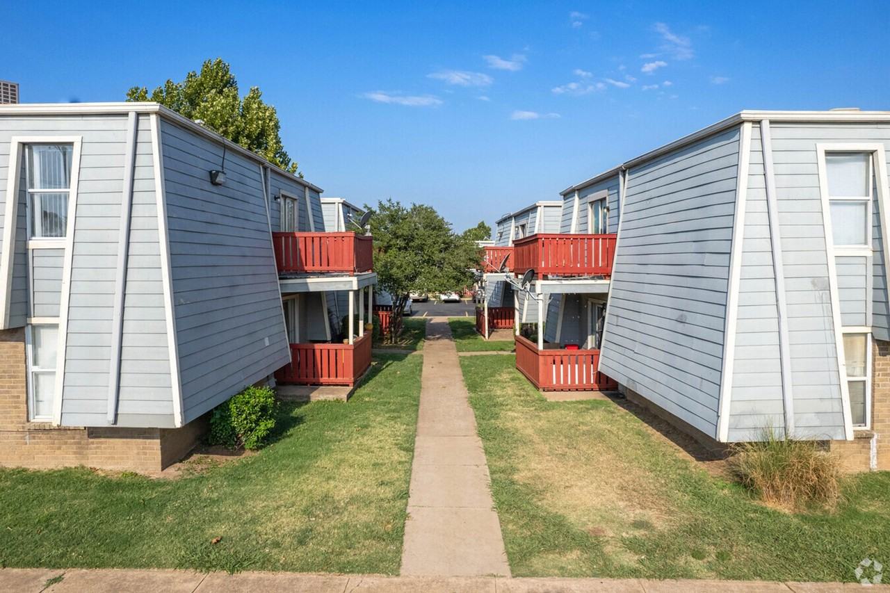 10735 N Western Avenue ATTN- Leasing office - Photo 2 of 14