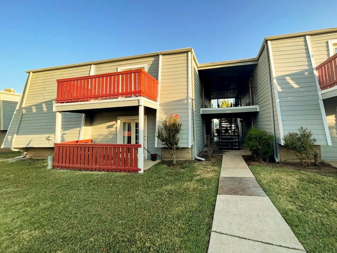 10735 N Western Avenue ATTN- Leasing office - Photo 6 of 14