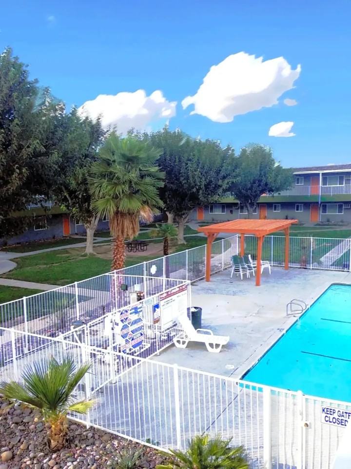 Raintree Garden Apartments - Photo 4 of 14