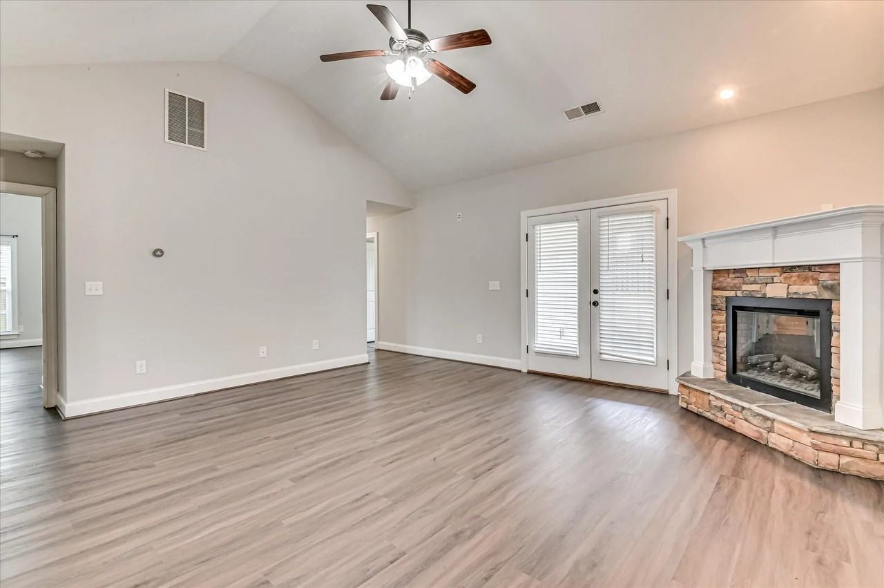 655 Shipley Ave #1 - Photo 4 of 29