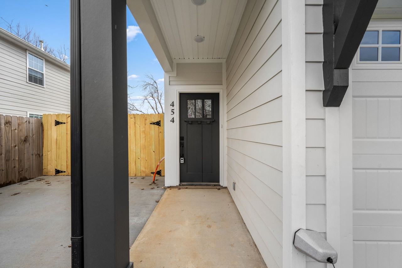 454 E State St #1 - Photo 4 of 39