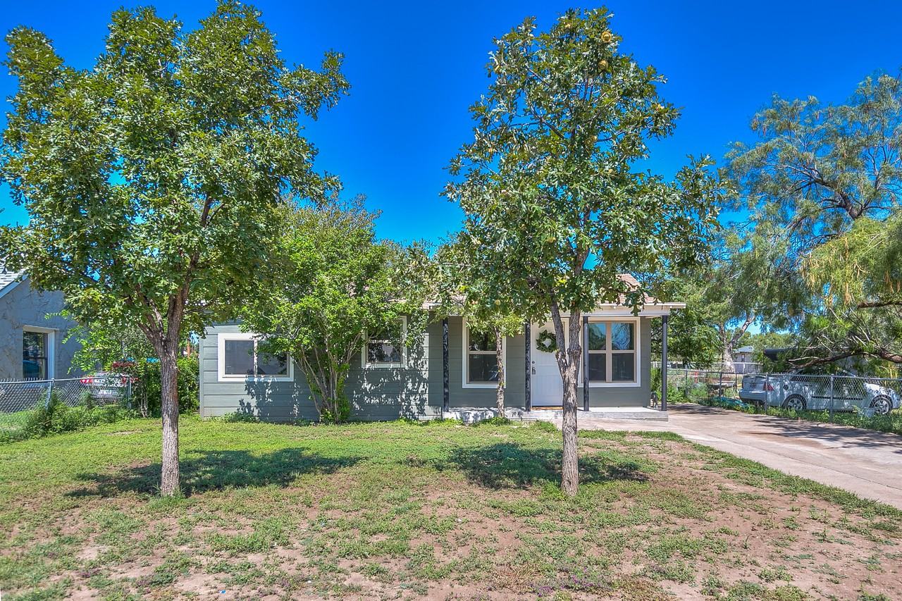 512 E 18th St #1 - Photo 2 of 28