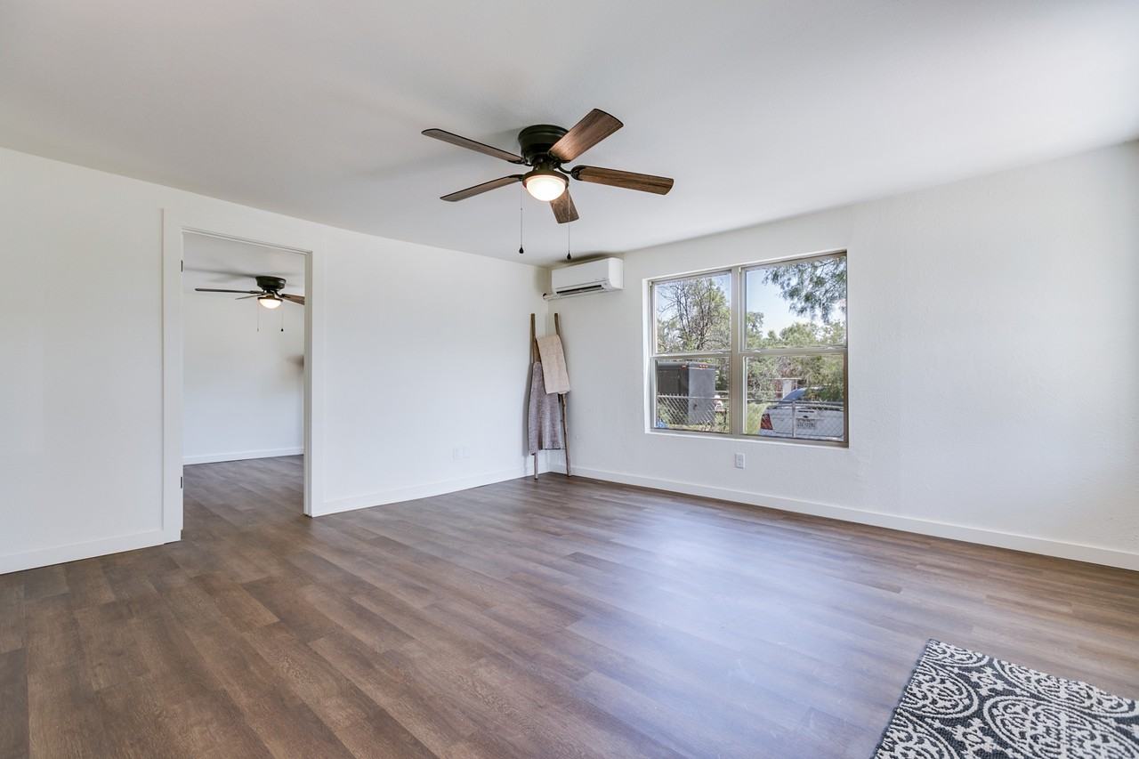 512 E 18th St #1 - Photo 6 of 28