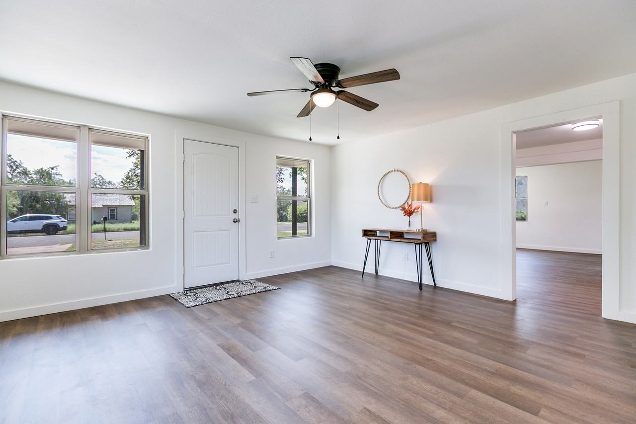 512 E 18th St #1 - Photo 7 of 28