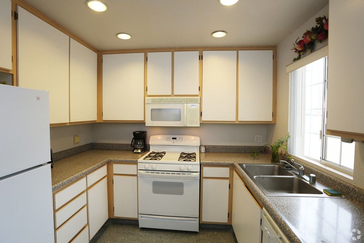 Vineyard Apartments - Photo 6 of 10