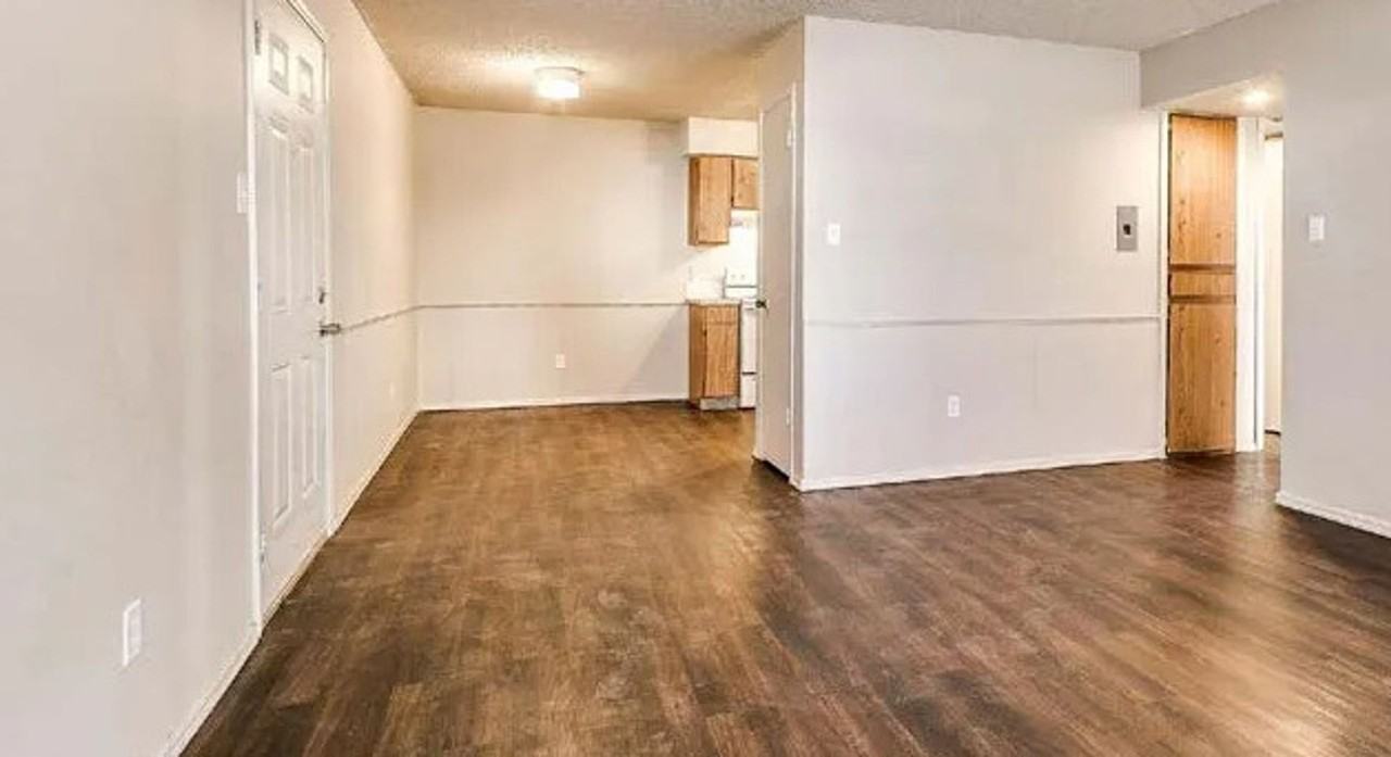 1900 W Broadway ave - Photo 2 of 8