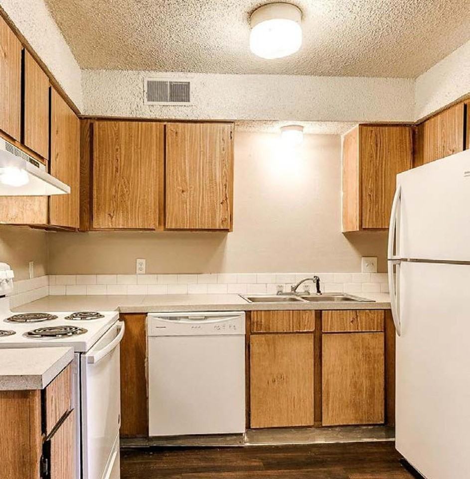 1900 W Broadway ave - Photo 4 of 8