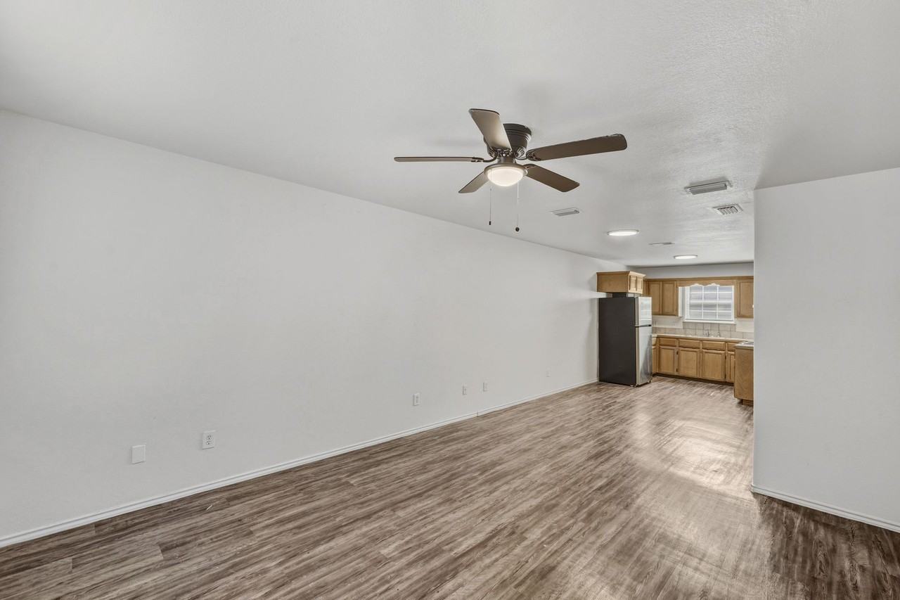 315 Gastel Circle - Photo 2 of 9