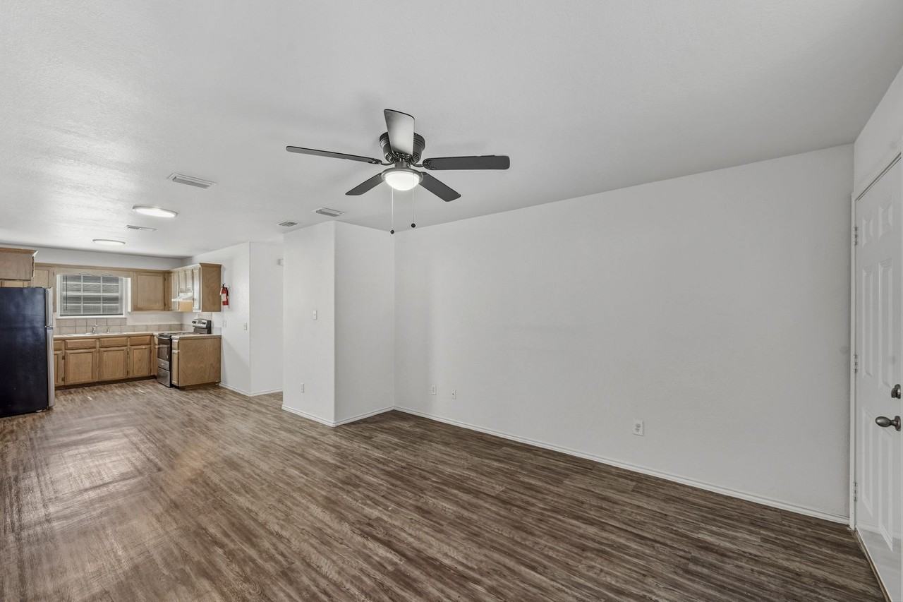 315 Gastel Circle - Photo 3 of 9