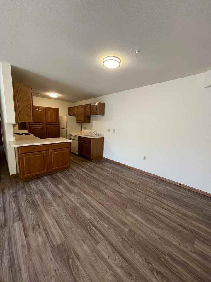 Parkwood Lake Apartments - Photo 4 of 23