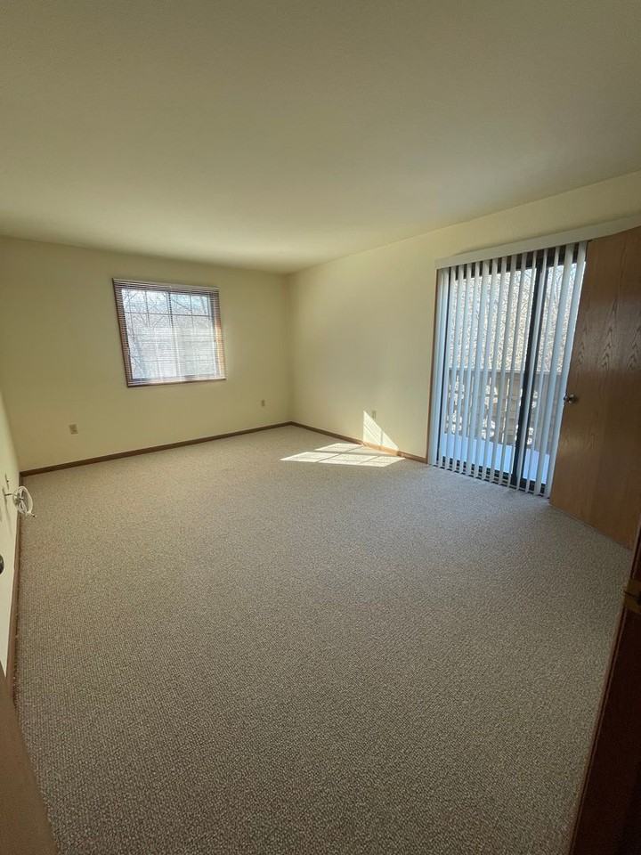 Parkwood Lake Apartments - Photo 7 of 23
