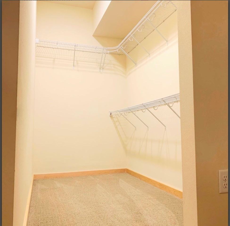 Oregon Apartments - Photo 6 of 35