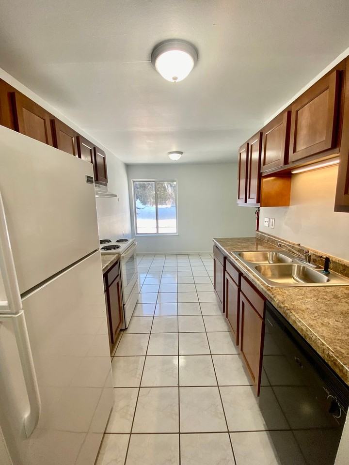 Golfview Manor - Photo 2 of 29