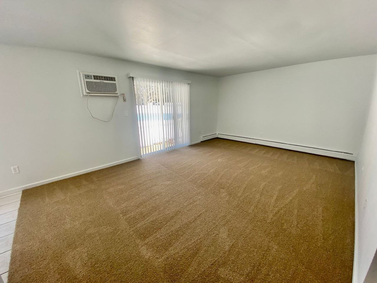 Golfview Manor - Photo 5 of 29