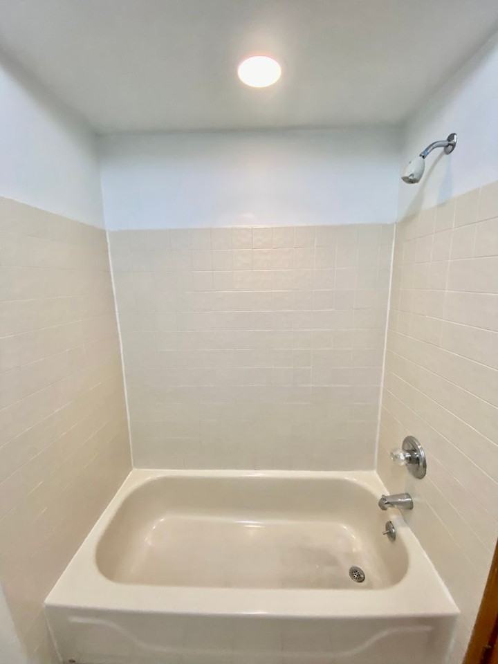 Golfview Manor - Photo 7 of 29