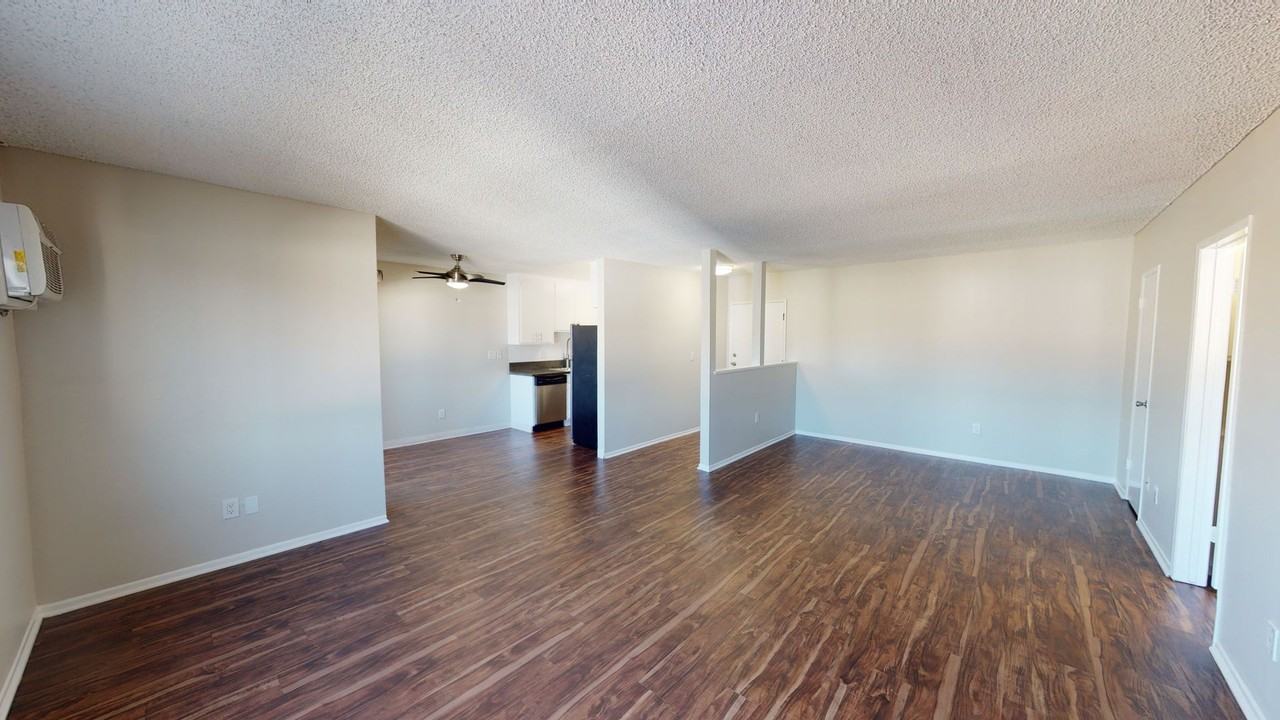 Royal Terrace Apartments - Photo 6 of 22