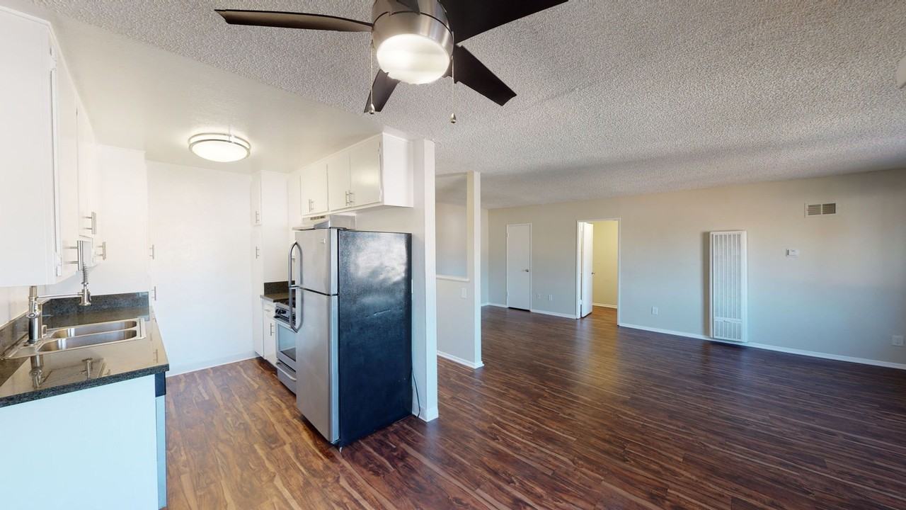 Royal Terrace Apartments - Photo 7 of 22