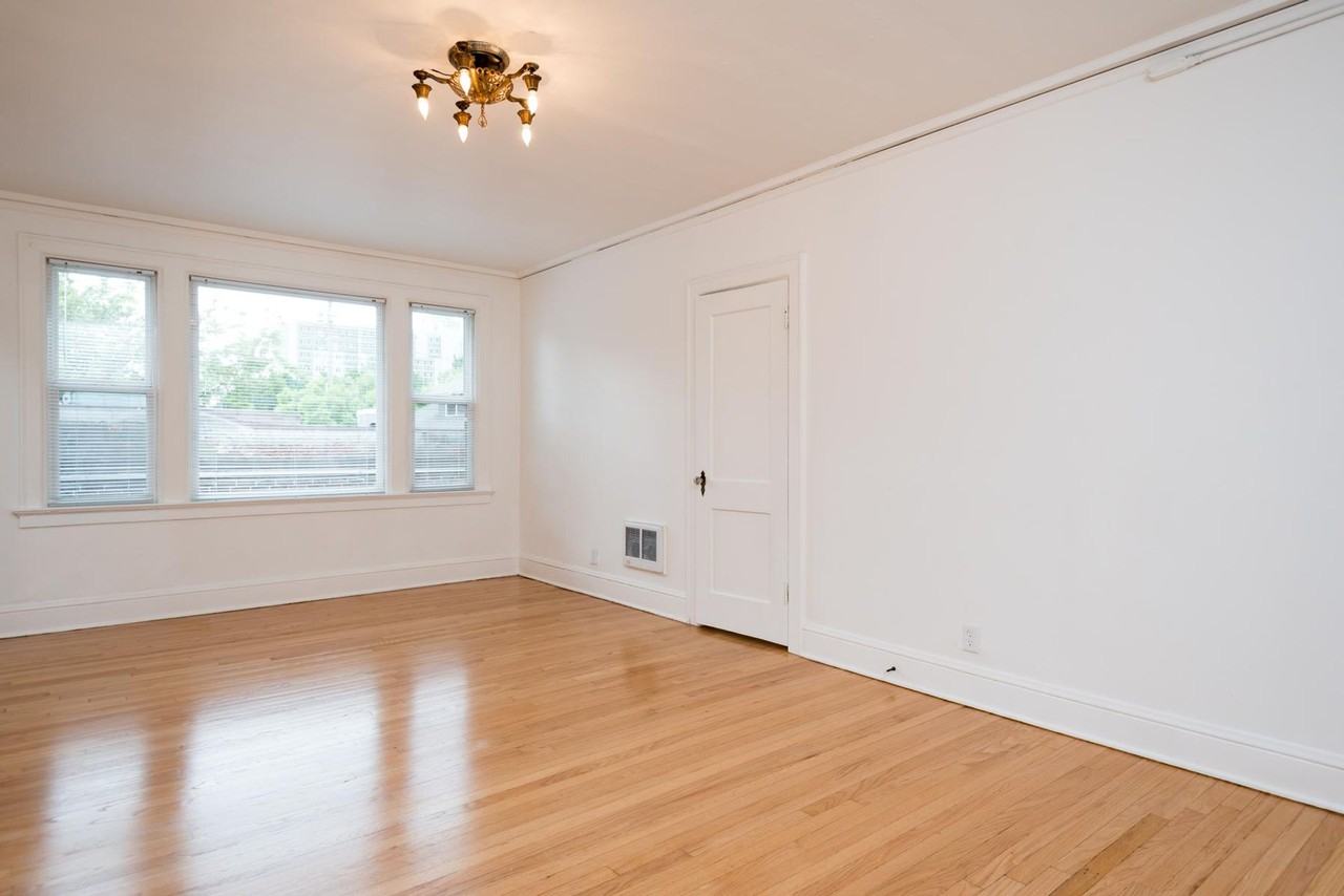 Vintage Property - Photo 4 of 19