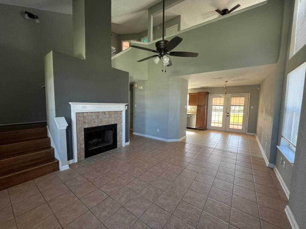 2302 Tracey Ann Ln - Photo 2 of 27