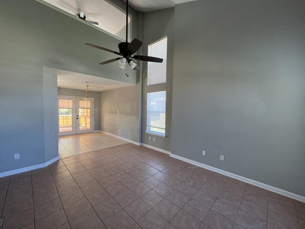 2302 Tracey Ann Ln - Photo 3 of 27