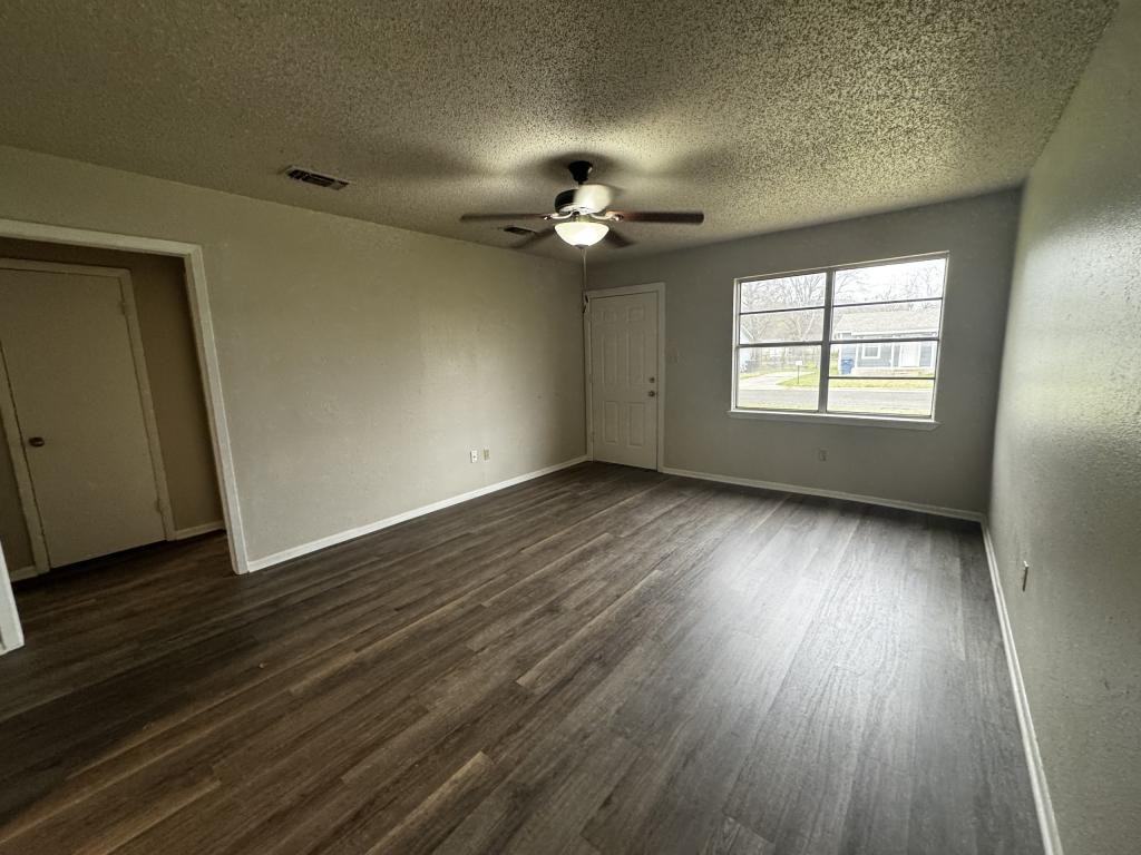 507 W Avenue A - Photo 7 of 19
