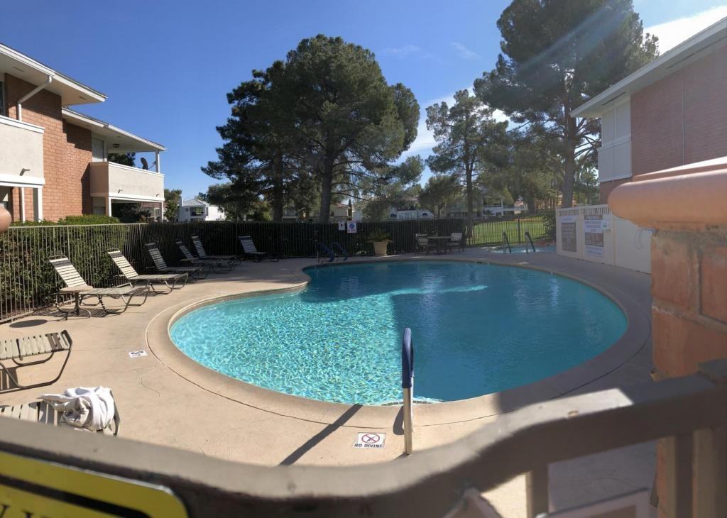 2822 Loveland Dr - Photo 2 of 12