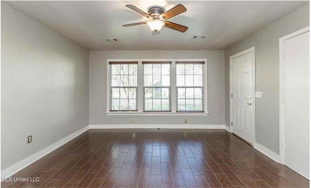 1633 Piedmont St - Photo 3 of 7