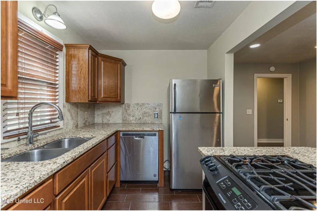 1633 Piedmont St - Photo 6 of 7