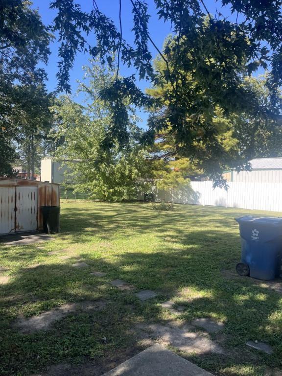 607 Madison St Apt A - Photo 2 of 7