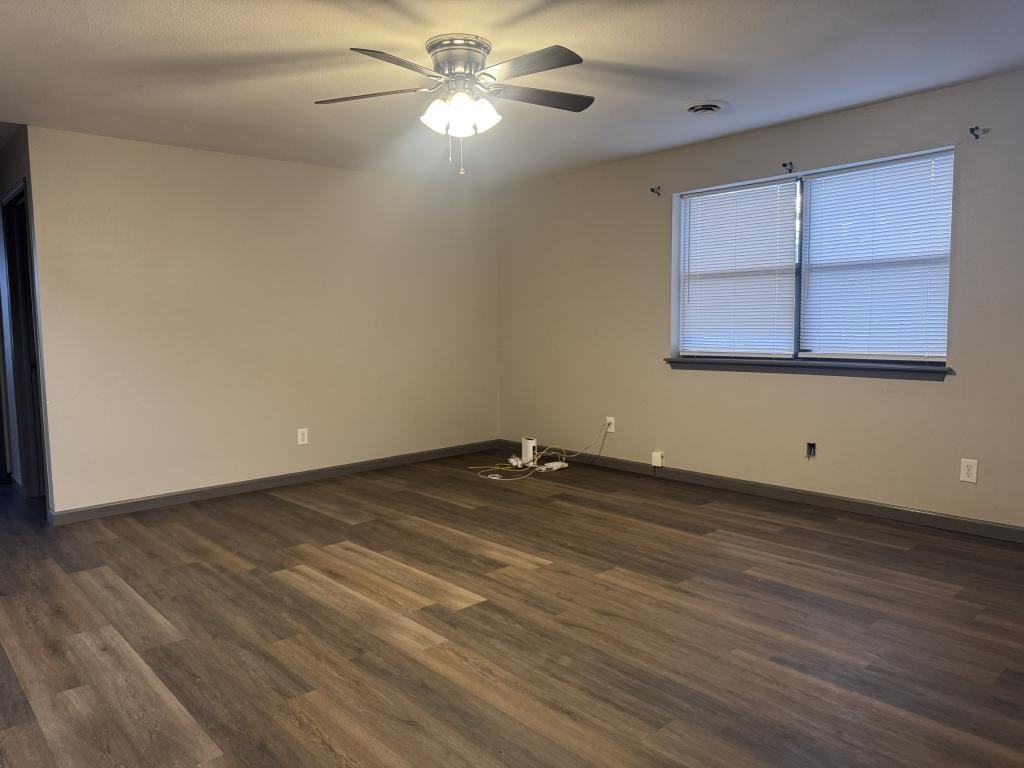 408 W Cale St #3 - Photo 2 of 7