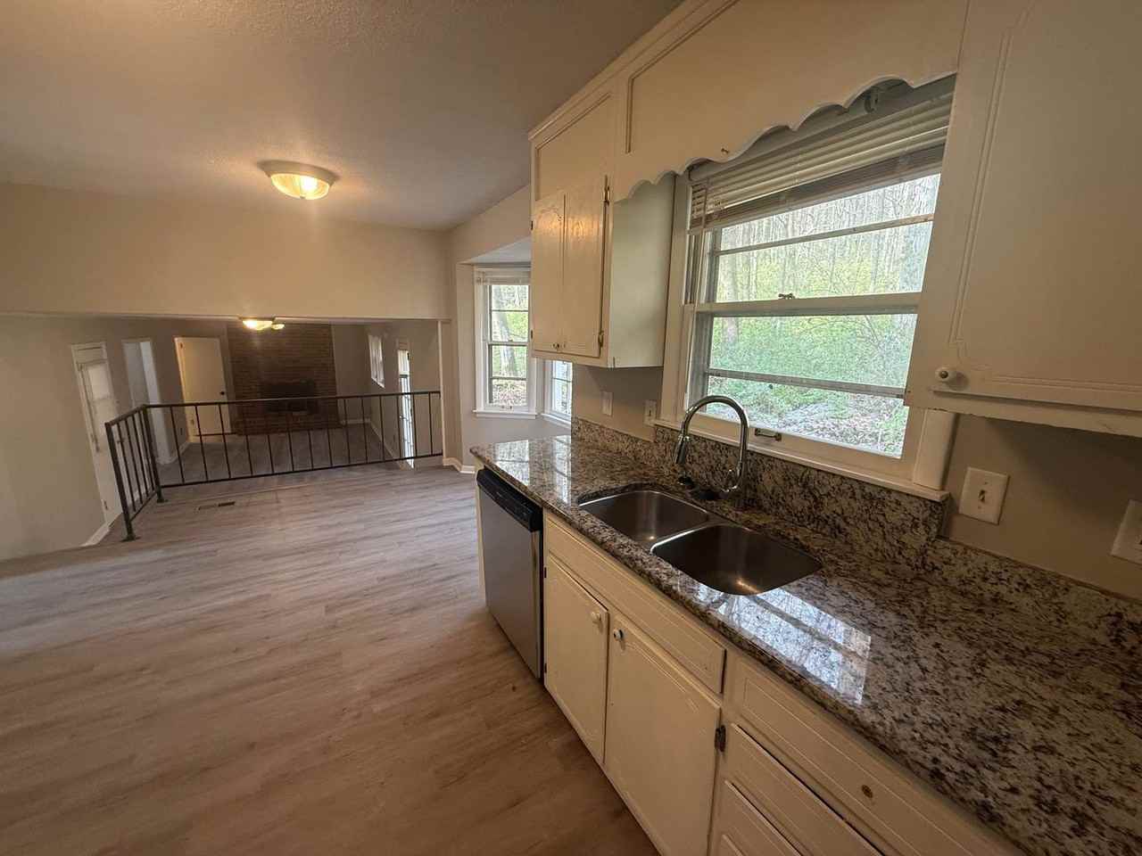 723 Versailles Dr Se - Photo 6 of 20