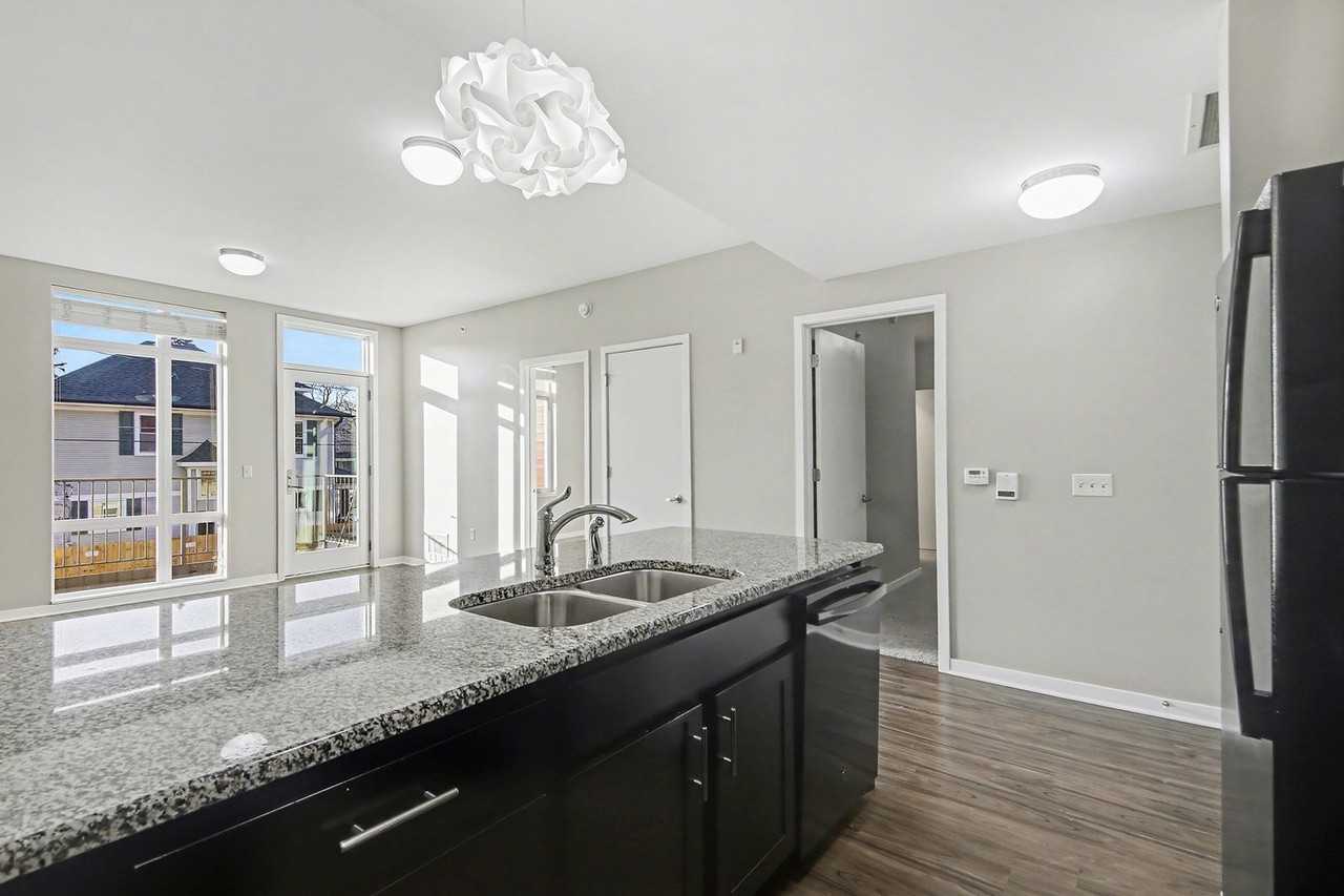 1400 Wealthy SE - Photo 5 of 7
