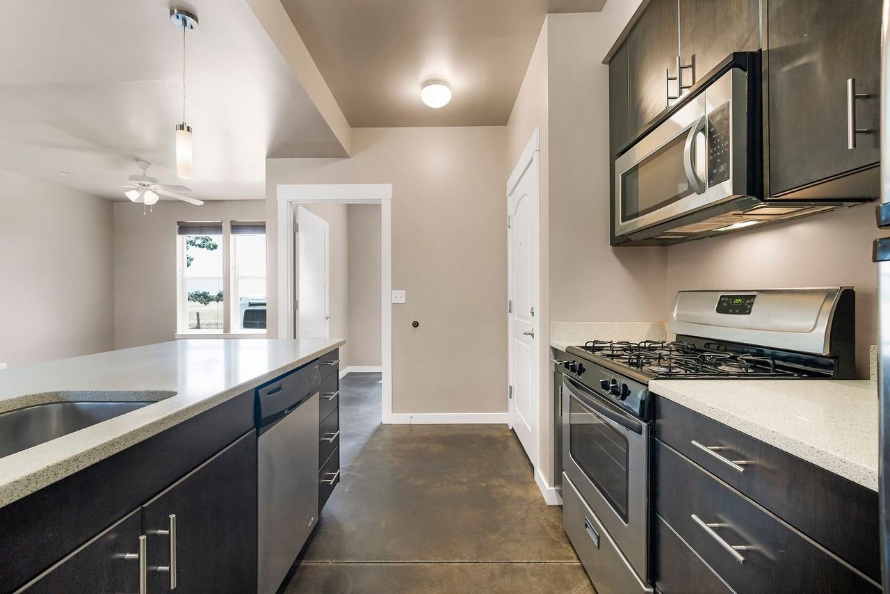 2214 Hutchinson St #102 - Photo 5 of 13