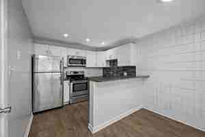 featured image of 3211 W De Leon St