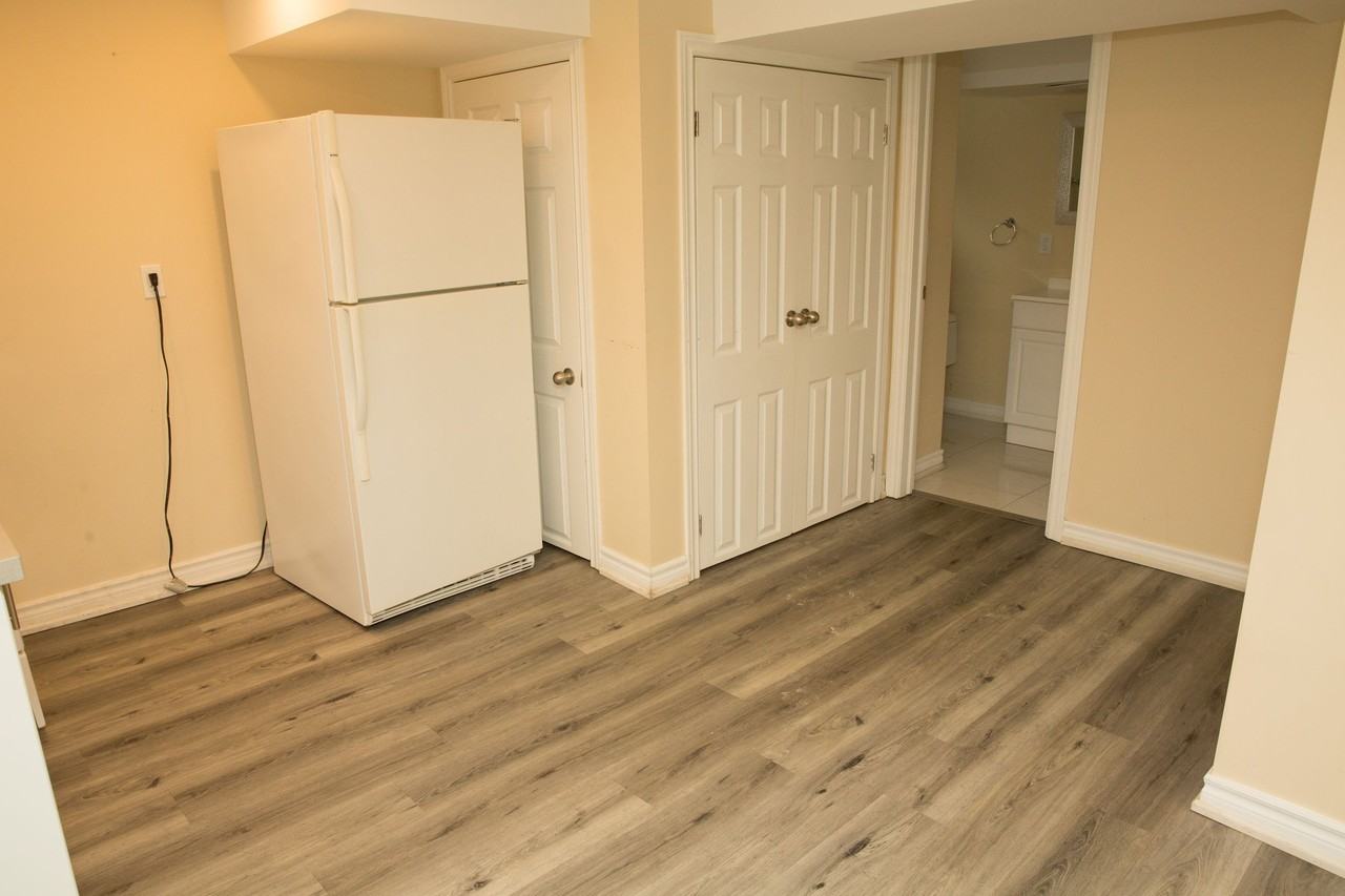 32 Durrington Cres #2 - Photo 3 of 10