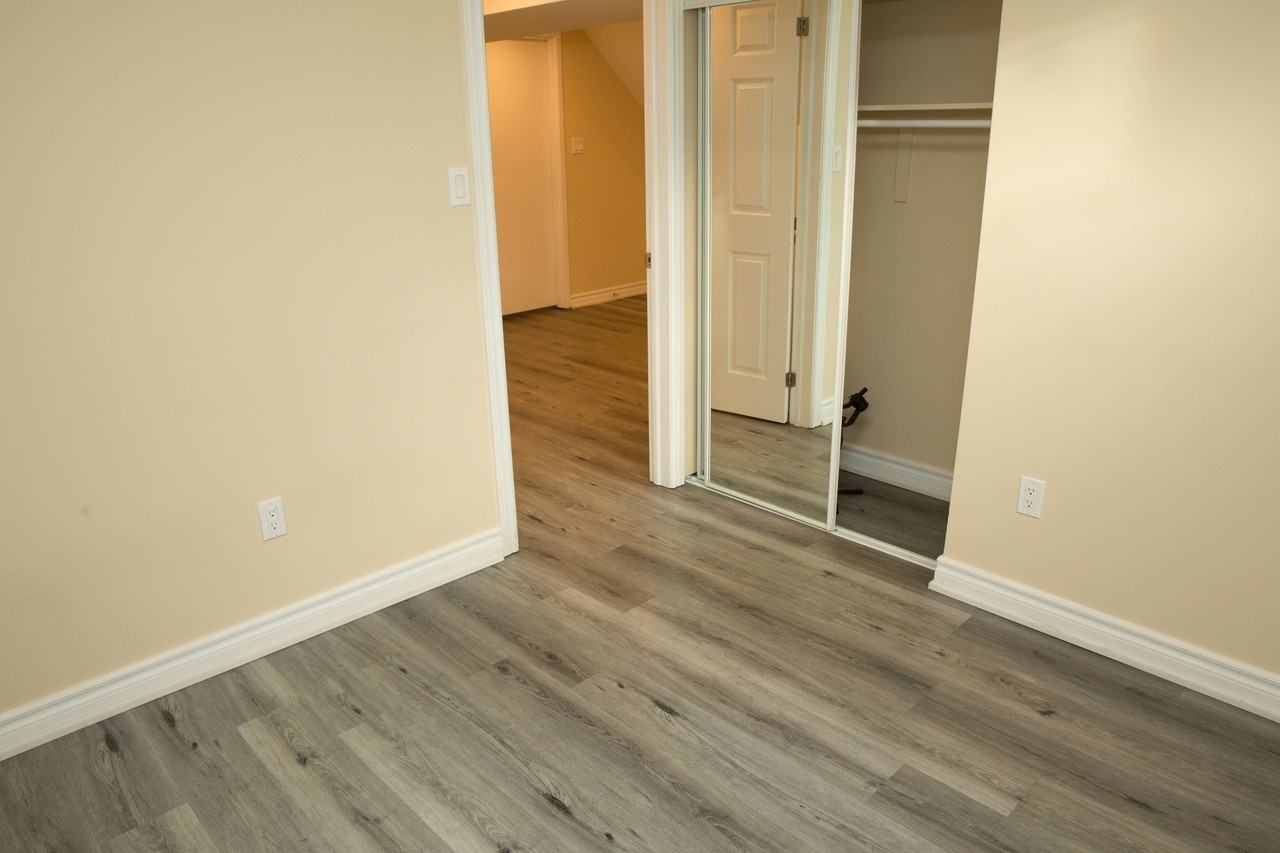 32 Durrington Cres #2 - Photo 5 of 10