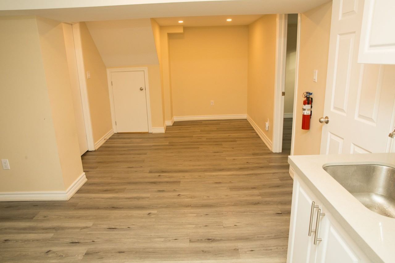 32 Durrington Cres #2 - Photo 6 of 10